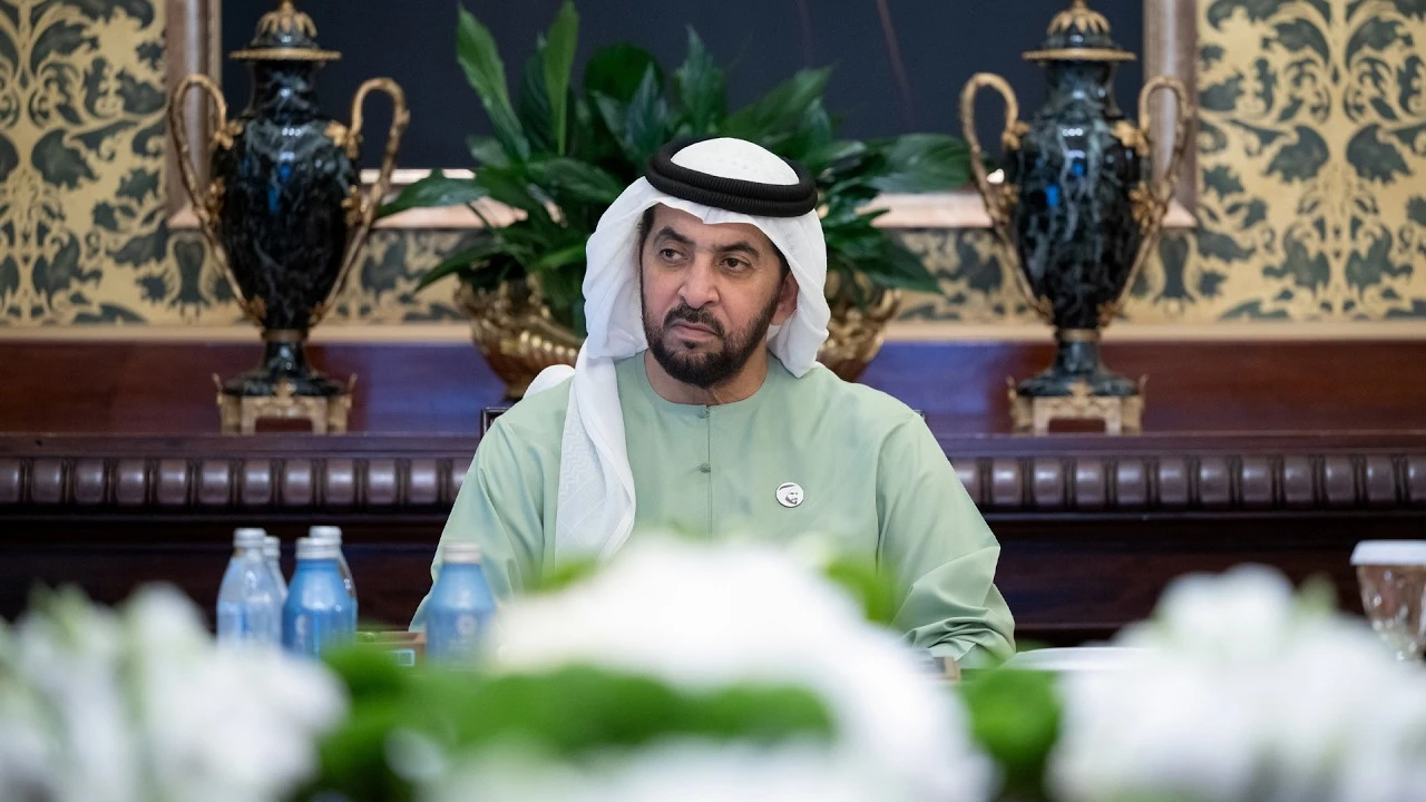 حمدان بن زايد يستعرض نتائج مؤشرات الأداء لهيئة البيئة الإماراتية